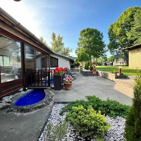 Pool House 度假居 *