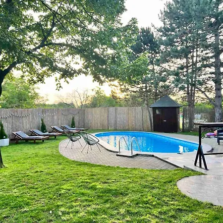 Pool House 度假居 *