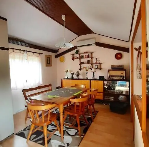 펜션 Pool House 수보티차