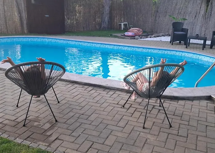 Pool House 수보티차