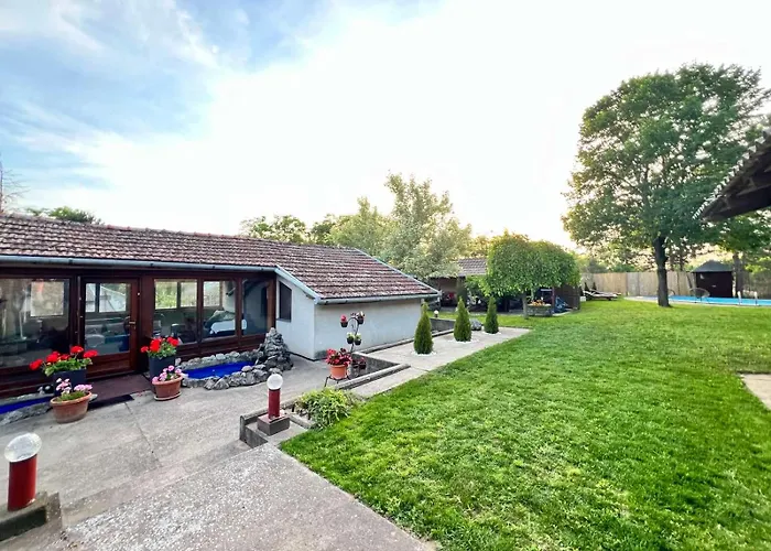 펜션 Pool House 수보티차